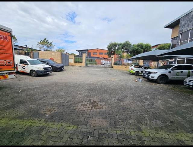 1,032M² WAREHOUSE TO LET IN NORTH RIDING